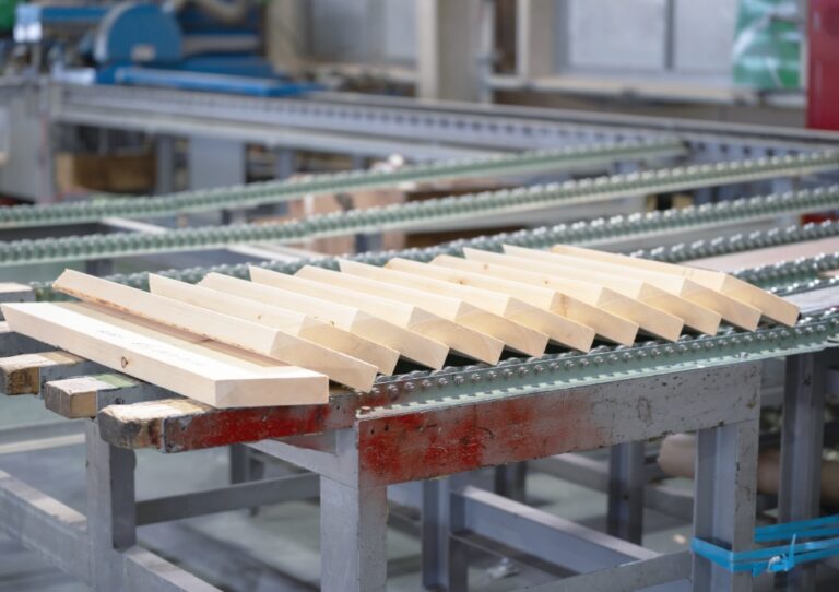 羽柄加工/SHIBA GROUP HOLDINGS 柴産業株式会社