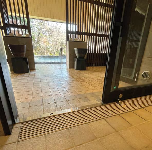 セーフティグレーチング ノンスリップ樹脂製/株式会社シマブン