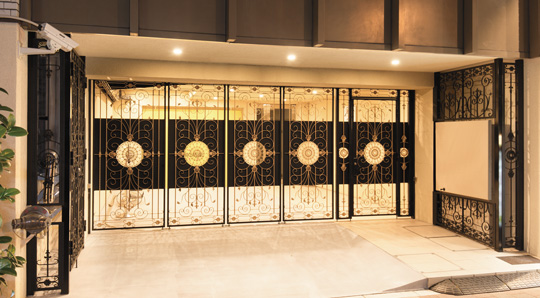 特注ロートアイアン 電動門扉 シャッター で魅せる ニュース一覧 スガツネ工業株式会社 建築 設備 建材メーカー一覧 建材ナビ 建築材料 建築資材専門の検索サイト