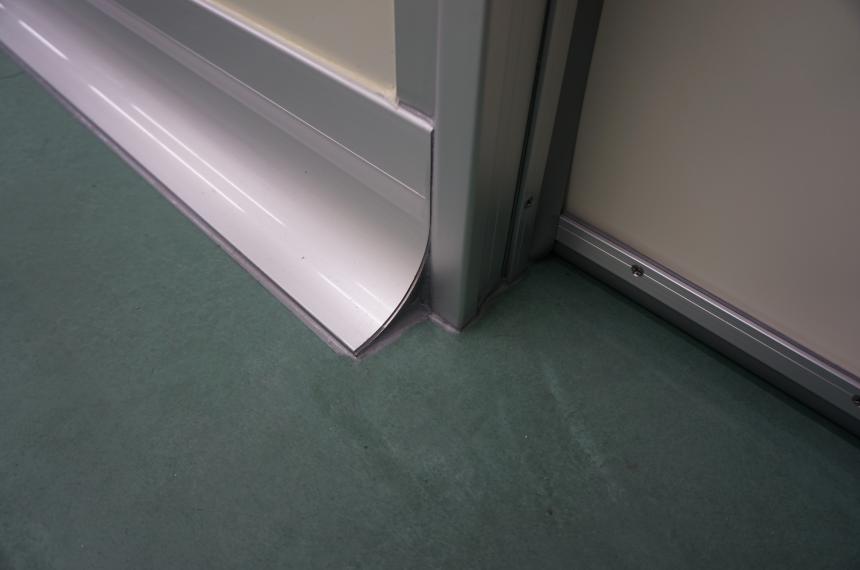 R巾木・台車ガード