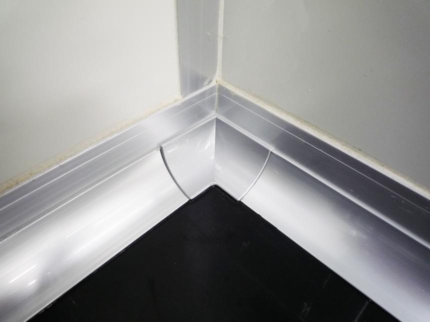 R巾木・台車ガード