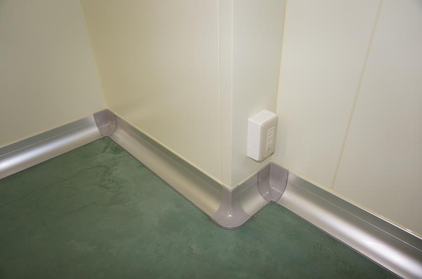 R巾木・台車ガード