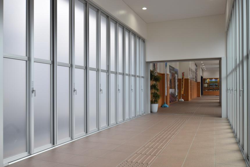 アルミ折れ戸・イスターカーテン