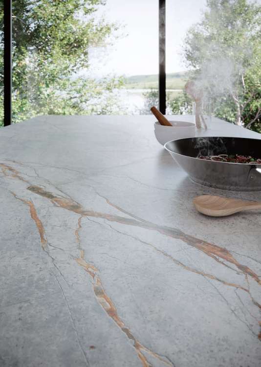 ブルーローマ / SWANTILE(株式会社TChic)