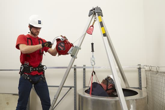 マンホール作業での墜落防止&amp;救助 三脚システム