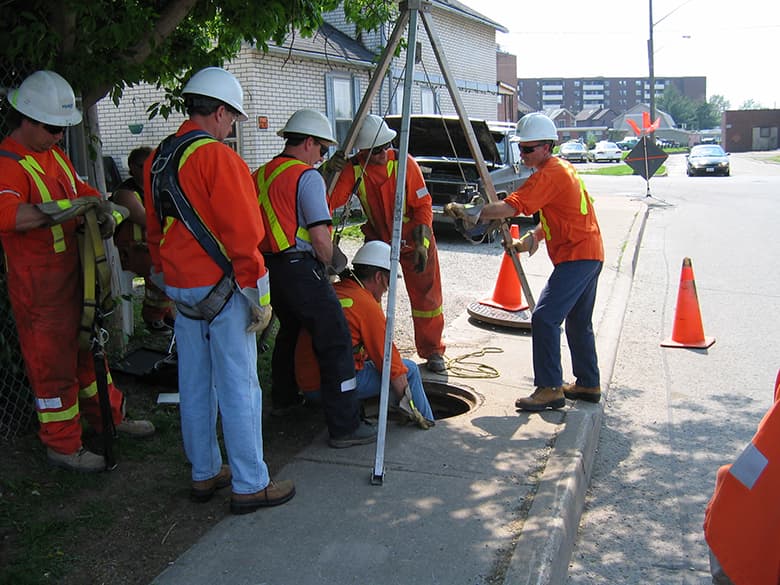 マンホール作業での墜落防止&amp;救助 三脚システム