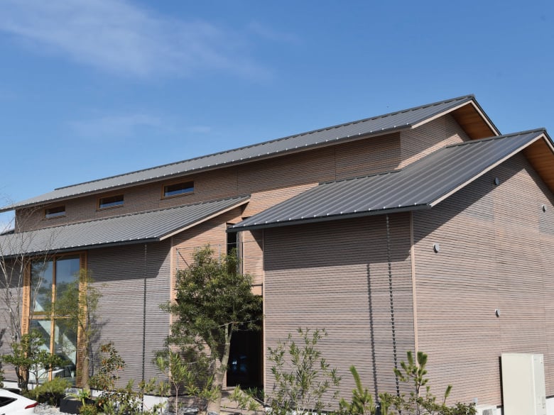 カラマツ外壁「ファサードラタン」