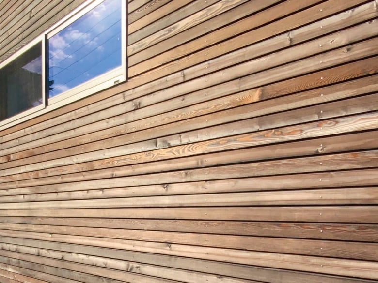 カラマツ外壁「ファサードラタン」