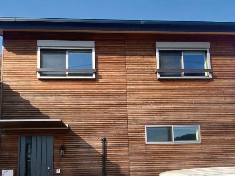 カラマツ外壁「ファサードラタン」