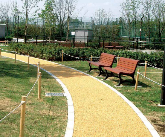 透水モクランド【特殊ウレタン系/天然ウッドチップ舗装材】