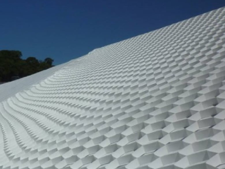 合成繊維製法枠「ハニカム・フレーム・スパイク」