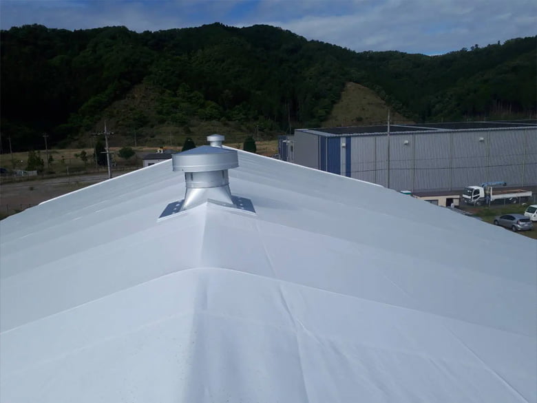 防鳥ネット付きテント倉庫/高島株式会社