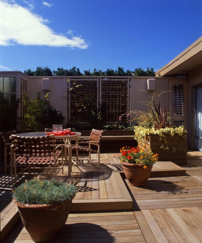 レッドシダー ウッドデッキ材