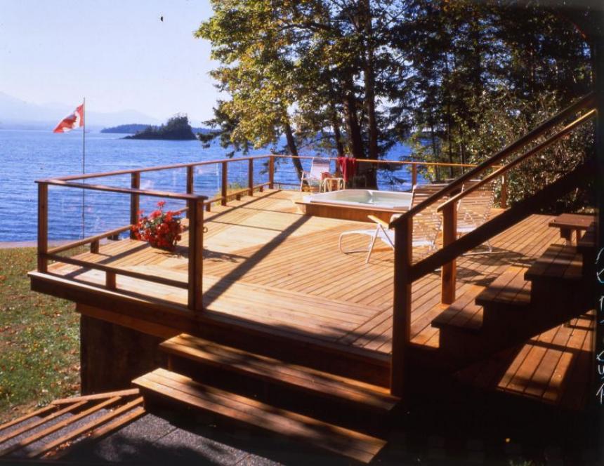 レッドシダー ウッドデッキ材