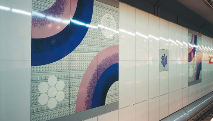 【駅舎・交通機関向け】外装材「エマウォール」