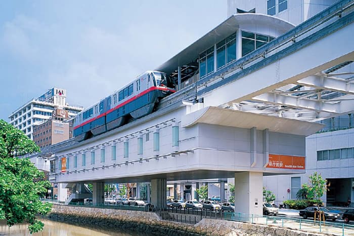 【駅舎・交通機関向け】外装材「エマウォール」
