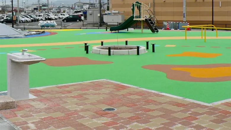 ゴムチップ舗装「プレイトップ」