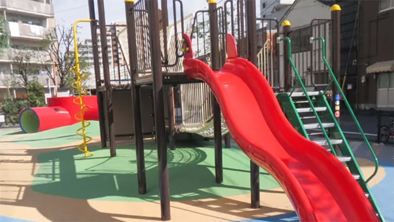 ゴムチップ舗装「プレイトップ」