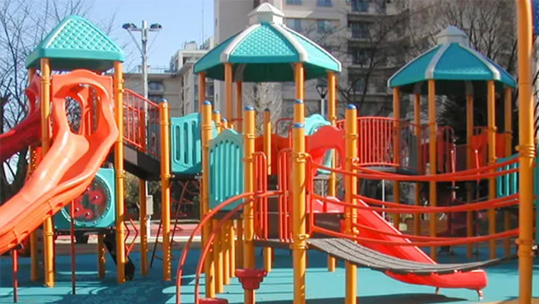 ゴムチップ舗装「プレイトップ」