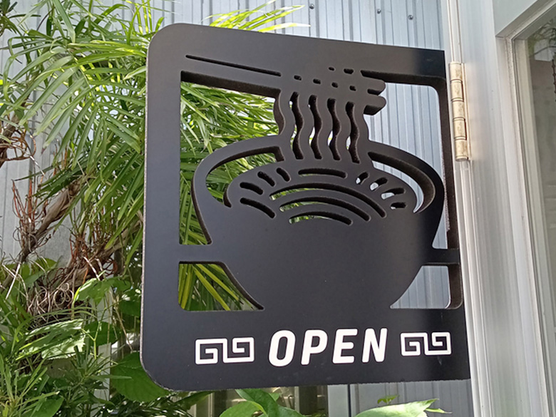 「ツケレルン アクリルピクトサイン」西崎ベース / 株式会社タム