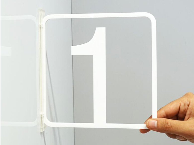 突き出しサイン/屋内