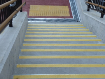 ブルー発光の水性蓄光塗料 グローペイント・アクオス