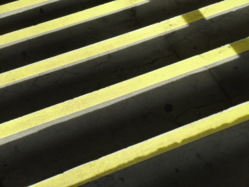 ブルー発光の水性蓄光塗料 グローペイント・アクオス