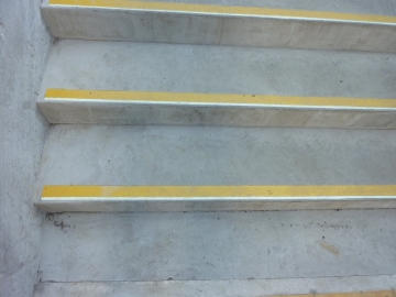 ブルー発光の水性蓄光塗料 グローペイント・アクオス