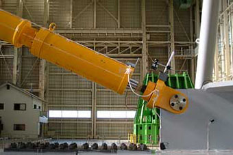 ビル・橋梁等用 【制振オイルダンパー】