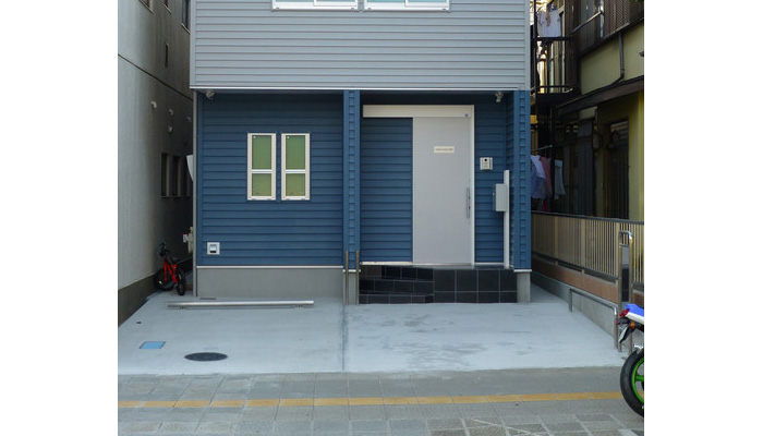 ステンレス製駐車ブロック「TOMERUNO」