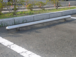 ステンレス製駐車ブロック「TOMERUNO」