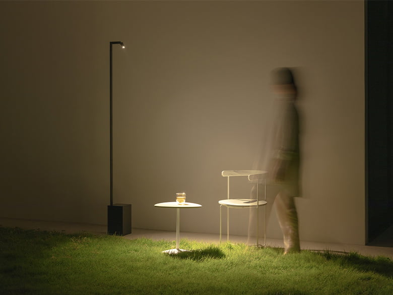 nora TYPE 01 コードレスフロアライト|動かせるスポットライト