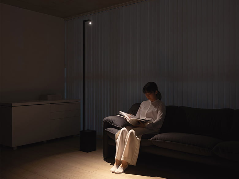 nora TYPE 01 コードレスフロアライト|動かせるスポットライト