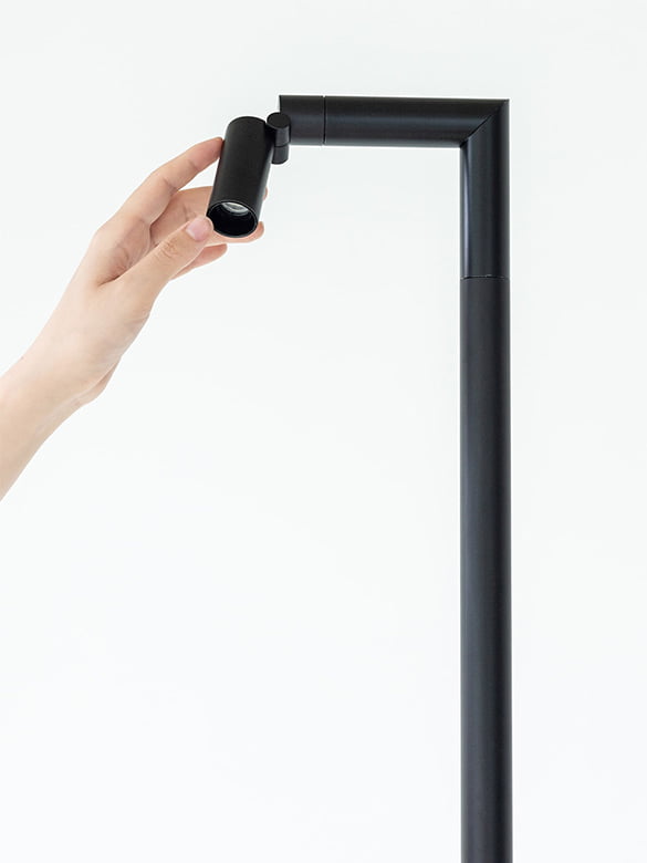 nora TYPE 01 コードレスフロアライト|動かせるスポットライト