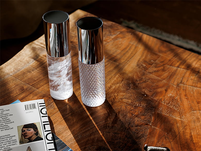 nora Parfum ポータブルテーブルライト|指紋が目立ちにくいガラス製テーブルランプ