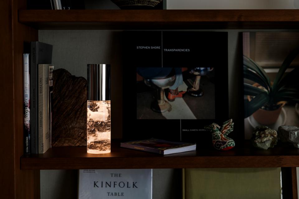 nora Parfum ポータブルテーブルライト|指紋が目立ちにくいガラス製テーブルランプ