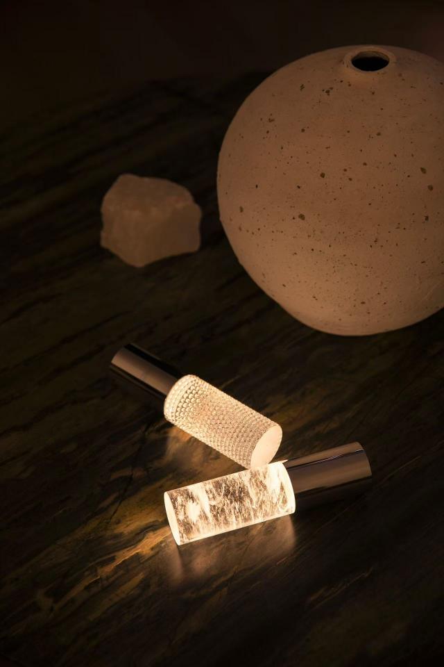 nora Parfum ポータブルテーブルライト|指紋が目立ちにくいガラス製テーブルランプ