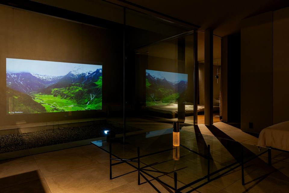 nora Parfum ポータブルテーブルライト|指紋が目立ちにくいガラス製テーブルランプ