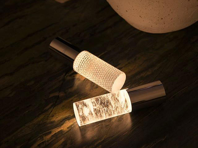 nora Parfum ポータブルテーブルライト|指紋が目立ちにくいガラス製テーブルランプ