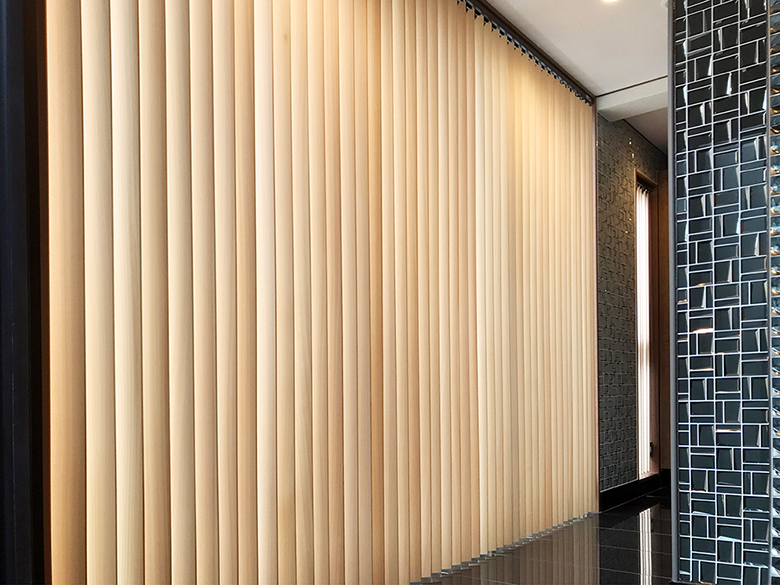 木製縦型ブラインド