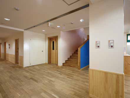 袖扉連動シャッター「TS PANORAMA Ⅱ」(パノラマ) / 1【通常時】シャッター・袖扉格納状態 / 東洋シヤッター株式会社