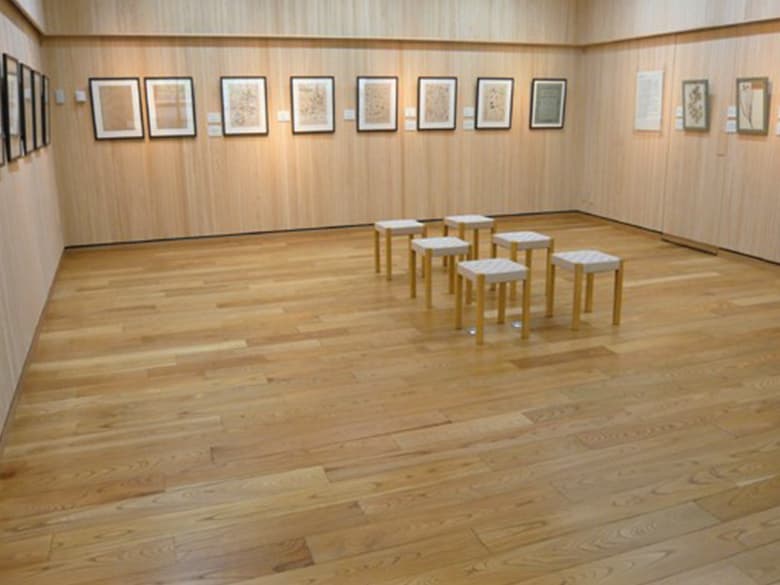 非住宅建築の屋内木部床面に【水性フロアー】