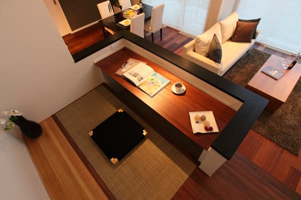 非住宅建築の屋内木部床面に【水性フロアー】