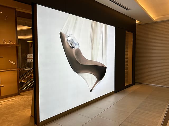 防炎対応の電照布看板「LUFAS」