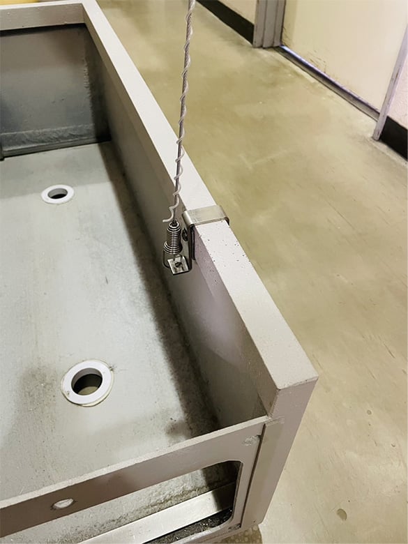 ワイヤー・プランター一体型壁面緑化工法 アルティマ壁面緑化システム(プランター仕様)