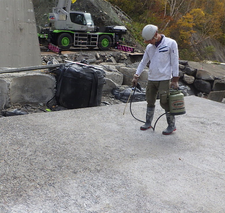 リアクトライズ+H(撥水)(けい酸塩系表面含浸材)