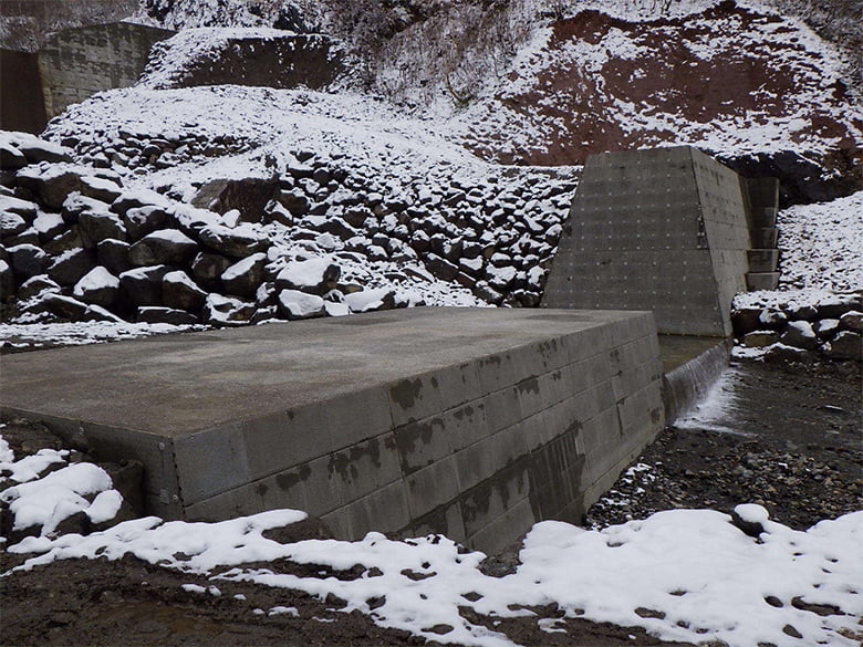 リアクトライズ+H(撥水)(けい酸塩系表面含浸材)