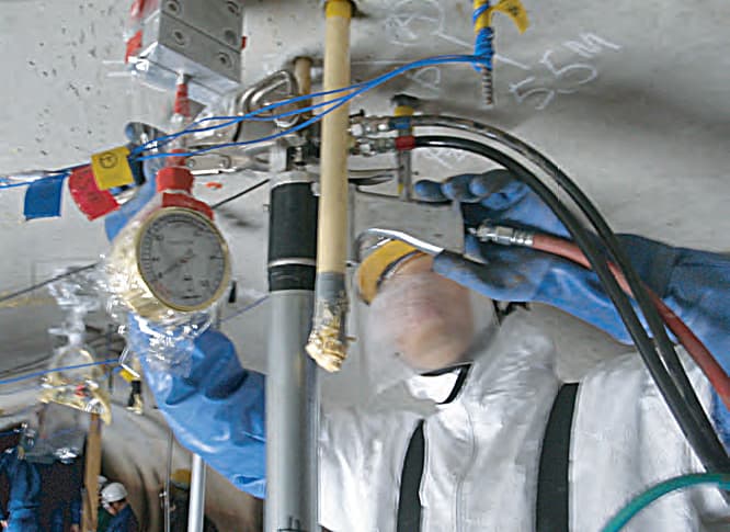 農業用水路トンネル機能回復加圧式ウレタン充填工法 FRT工法 / アップコン株式会社