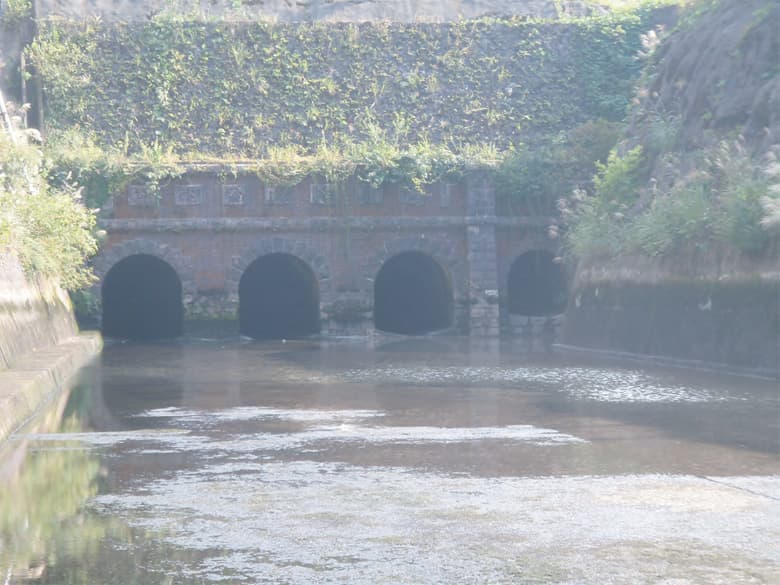 農業用水路トンネル機能回復加圧式ウレタン充填工法 FRT工法 / アップコン株式会社