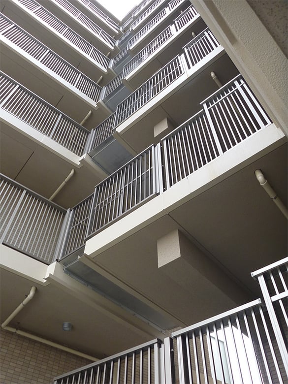 手すり型エキスパンションジョイント「Sraidi-α(スライディーアルファ)」